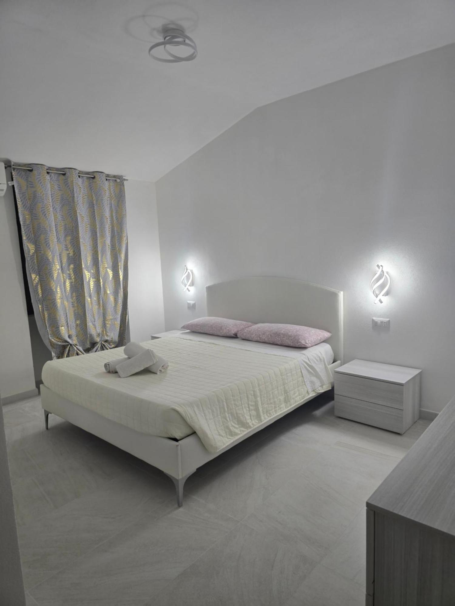 Guest House Tra Rocce E Mare La Maddalena  Exterior photo