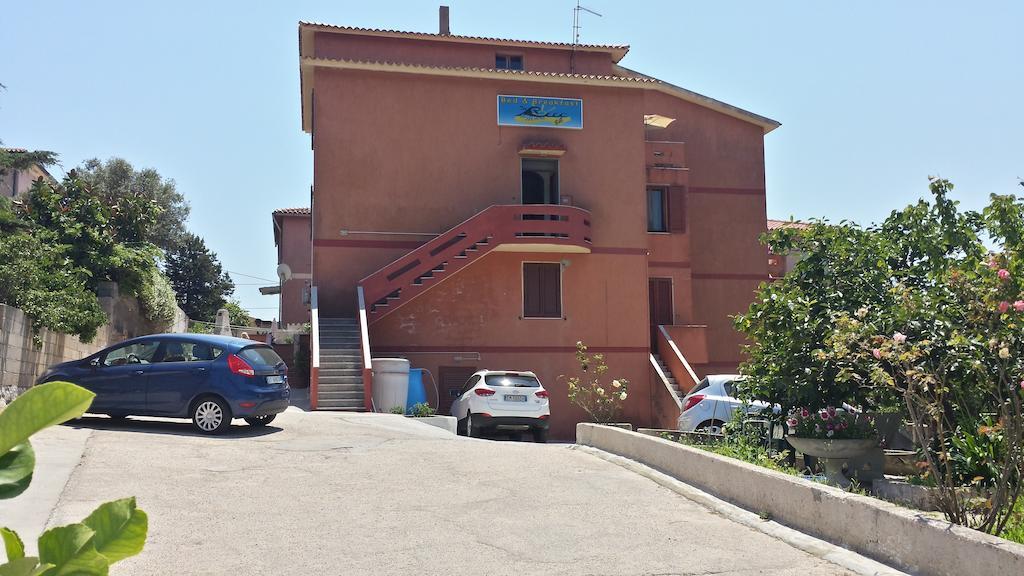 Guest House Tra Rocce E Mare La Maddalena  Exterior photo